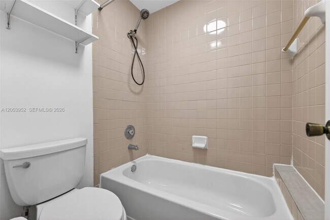 Building Photo - 889 Hamilton Dr