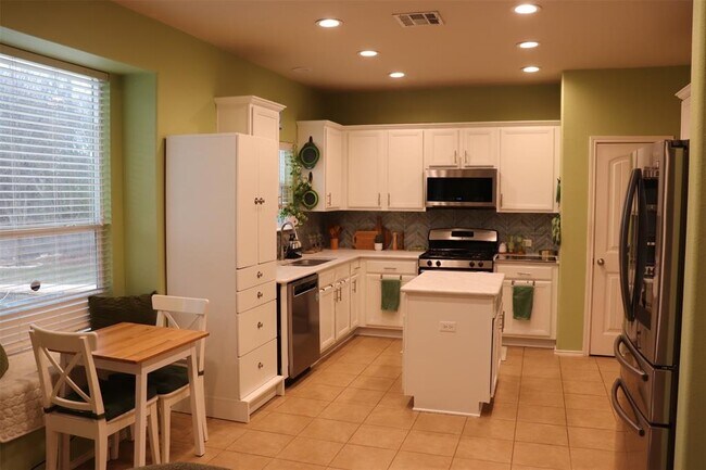 Building Photo - 105 Sandy Lyle Cove