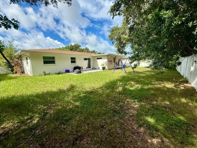 Building Photo - 13583 Imperial Groves Dr E