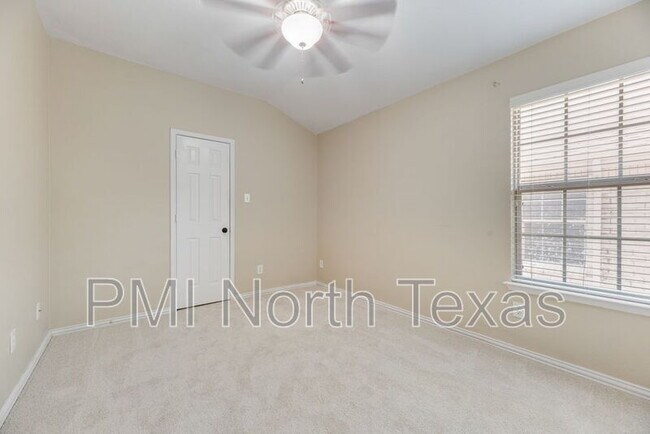 Building Photo - 2677 Calmwater Dr
