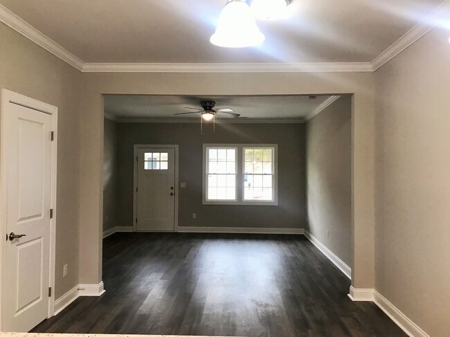 Building Photo - 3 Bedroom Townhome in Hickory