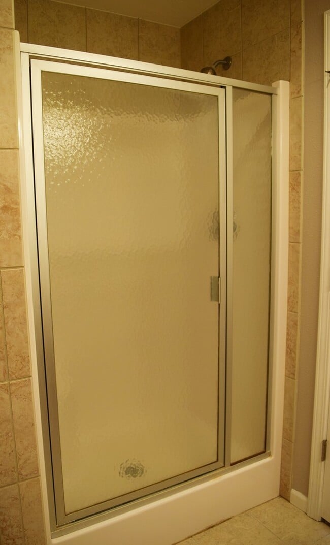 Building Photo - Located in the popular Woodland Hills Subd...