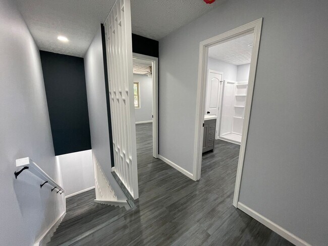 Building Photo - 112 Parker Village Cir