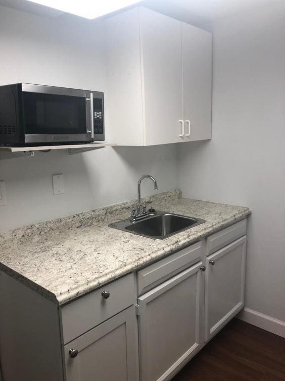 Building Photo - 8316 Oakwood St