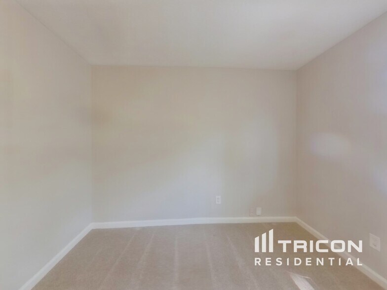 Building Photo - 3946 McGill Dr