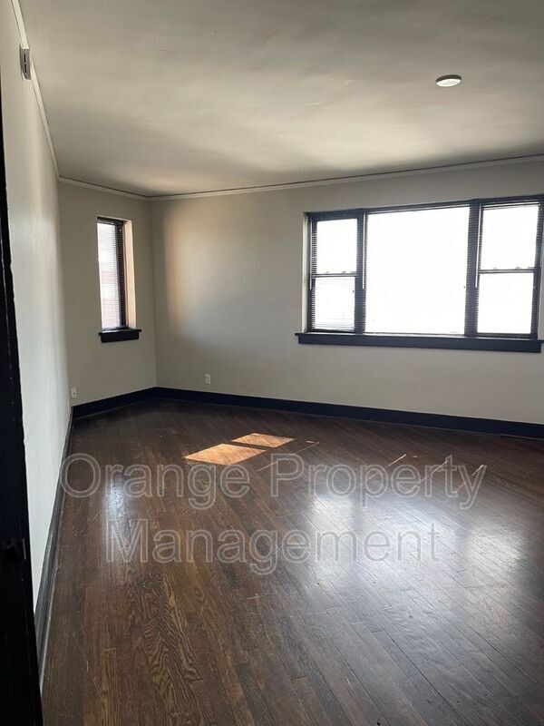Building Photo - 3302 Burt St