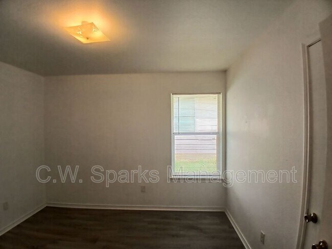 Building Photo - 13655 Biggs St