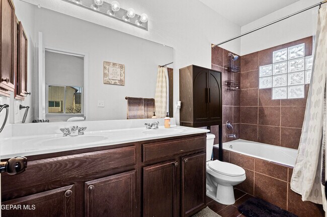 Building Photo - 3768 Loma Adriana