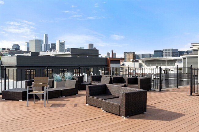 Building Photo - 339 D St
