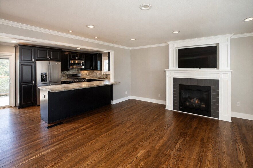 Building Photo - 3511 Hillcrest Dr