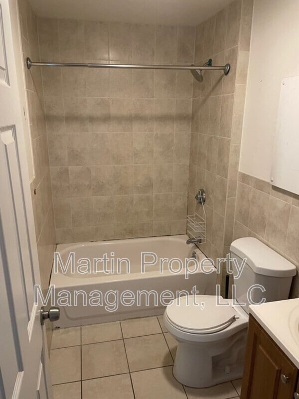 Building Photo - 9 Guinan St