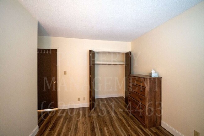 Building Photo - Charming 2-Bedroom Oasis in the Heart of Coffeyville