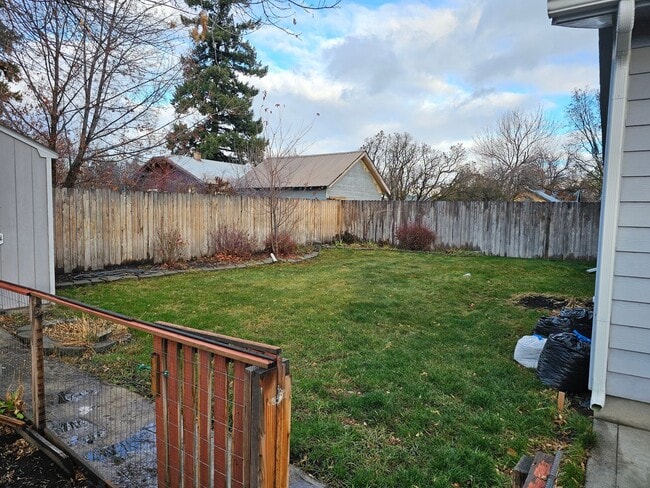 Building Photo - 1005 X Ave