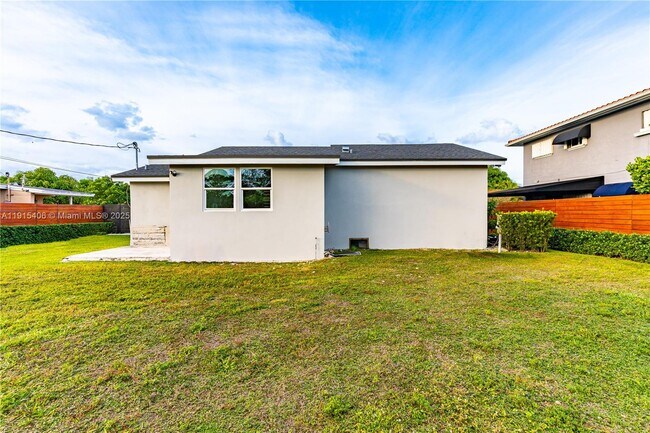 Building Photo - 6860 SW 37th St