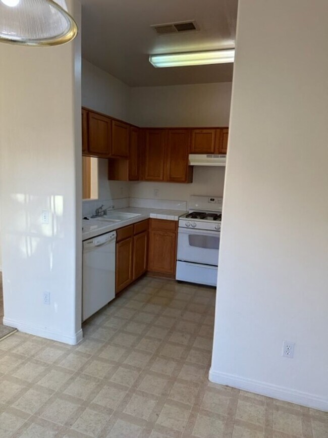 Building Photo - 513 Yellow Meadow Ct