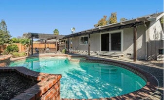 Building Photo - 717 Navaronne Way