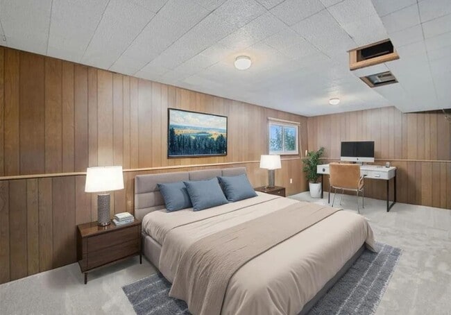 Building Photo - Spacious 3 bedroom home with a large Yard. Come see for yourself!