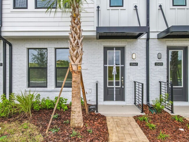 Building Photo - 15465 Hamlin Pk Dr