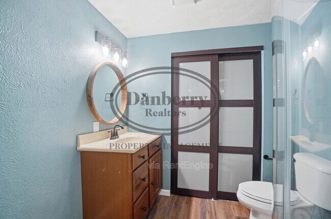 Building Photo - 1133 N Byrne Rd