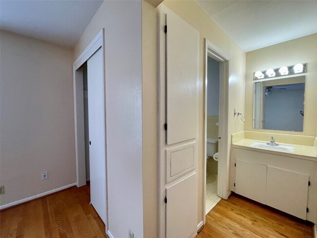 Building Photo - 3420 Mt Vernon St