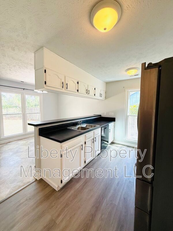 Building Photo - 1705 Veanna Dr