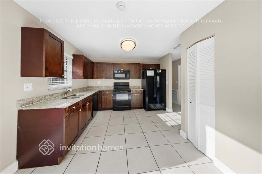 Building Photo - 12162 NW 23rd Manor