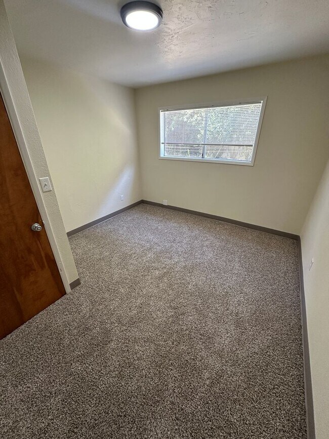 Building Photo - (474) 15th Street Apartments - 2 Bedroom /...