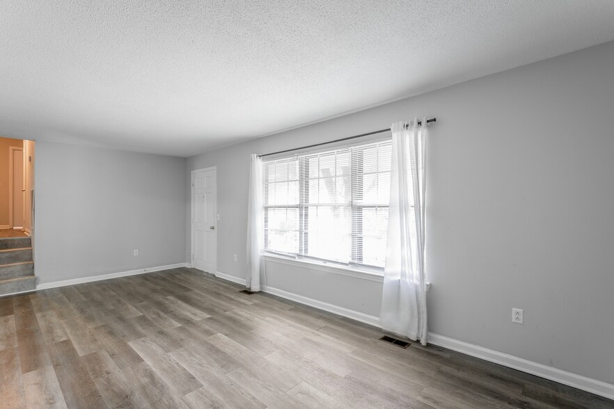 Building Photo - 218 Townsend Cir