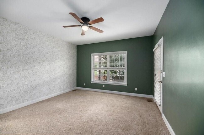 Building Photo - AVAILABLE NOW: 4 Bed 3.5 Bath in Coosaw Cr...