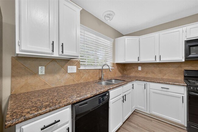 Building Photo - 6906 Pembrough Ln