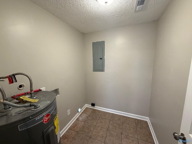 Building Photo - 117 Lucille Dr SW