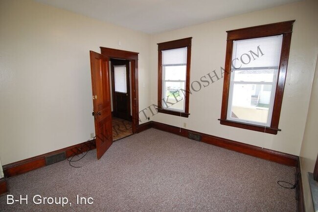 Building Photo - 4038 10th Ave