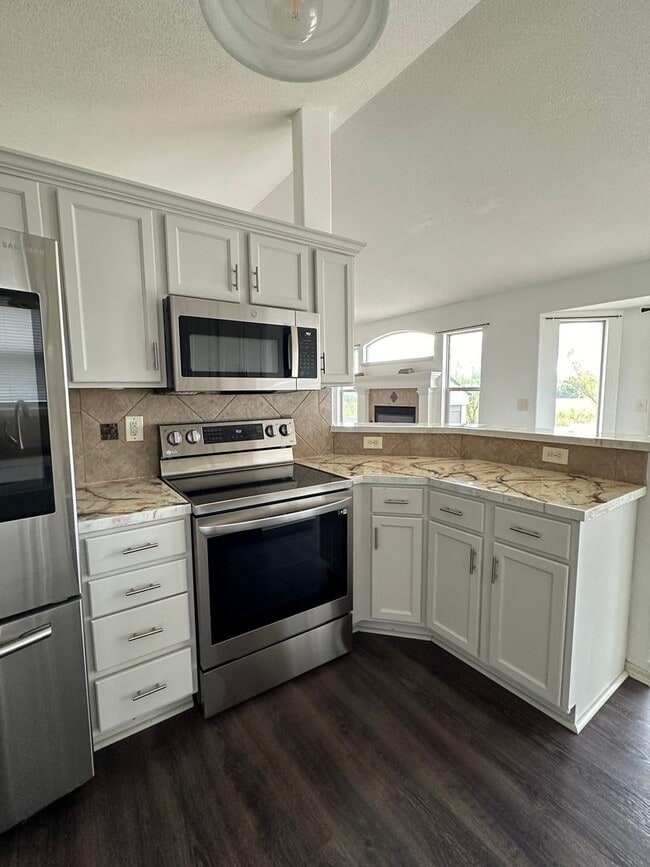Building Photo - Beautiful Updated 5 Bedroom Home - Derby ,KS