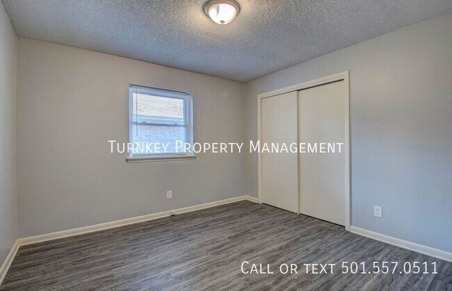 Building Photo - 6806 Brookview Dr