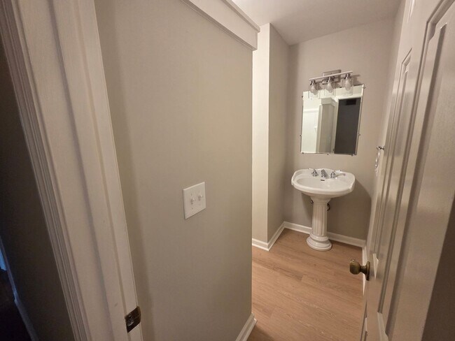 Building Photo - Charming 3BR/2BA Home in Woodbury!