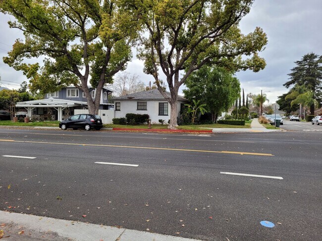 corner lot on Patterson & Highland - 902 Patterson Ave