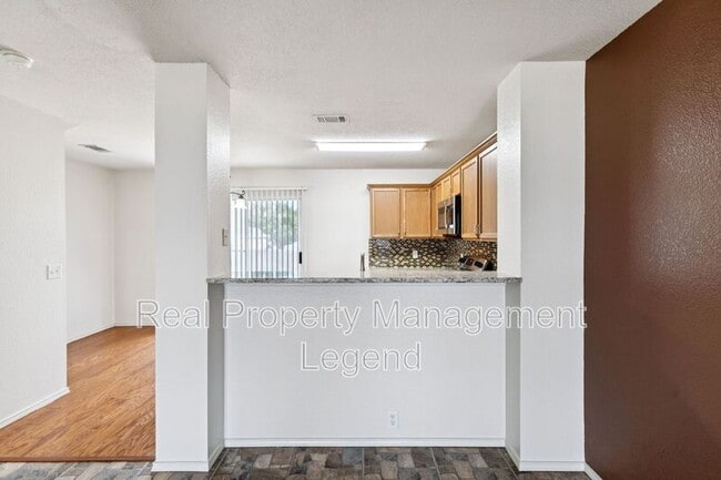 Building Photo - 1400 Caleo Dr