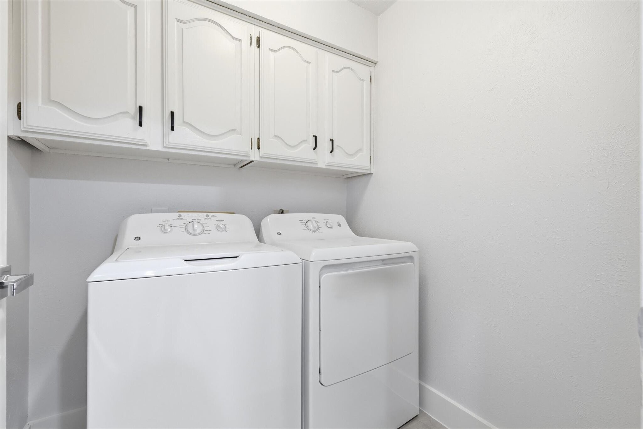 laundry area - there's an additional closet that is great use for cleaning supplies - 4813 Via Ventura