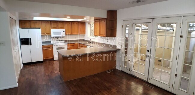 Building Photo - 9025 Mansfield Ave