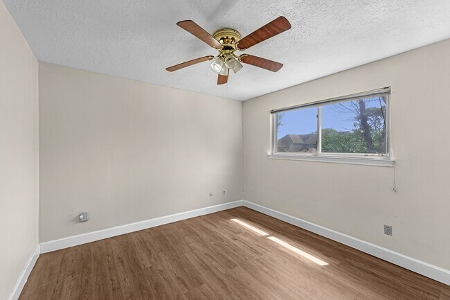 Building Photo - 11319 Briar Forest Dr