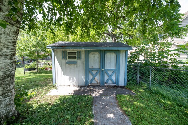 Building Photo - 1581 Woodside Ct NE