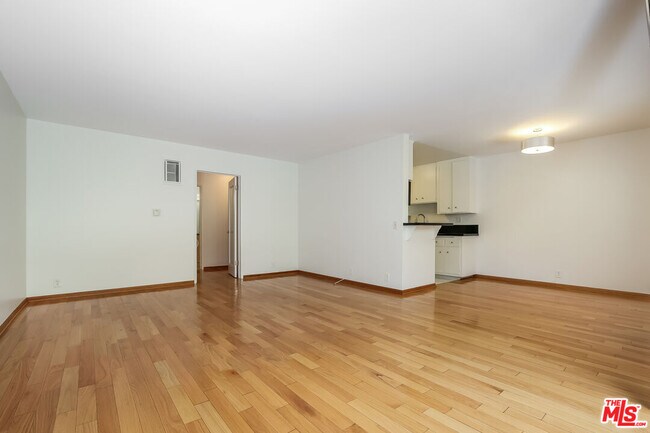 Building Photo - 1608 S Bentley Ave