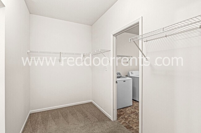 Building Photo - Family-Friendly Fortville Living