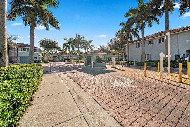 Building Photo - 1927 Alamanda Way