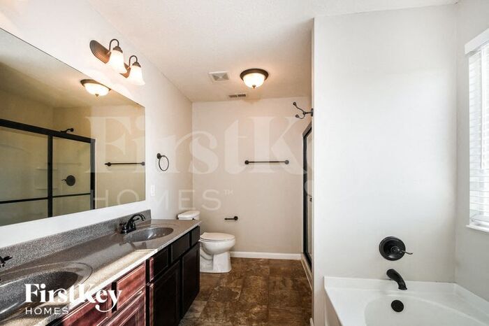 Building Photo - 5509 W Woods Edge Dr