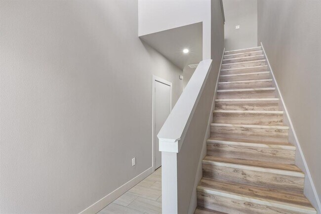 Building Photo - 24700 Whitney Dr
