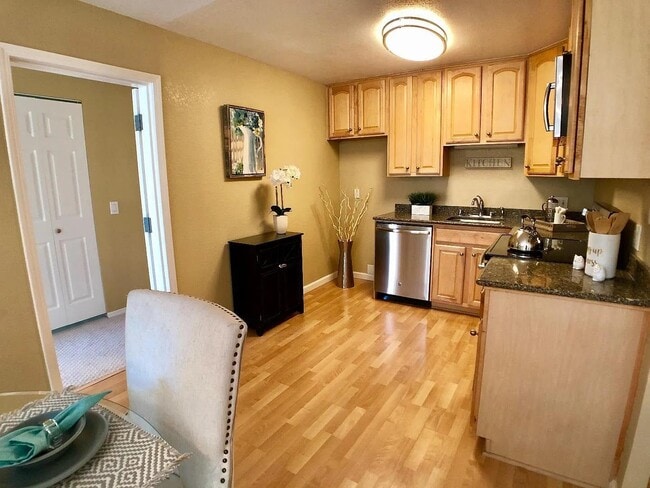 Building Photo - 1700 Civic Center Dr