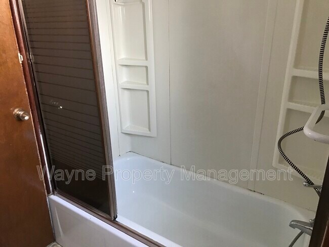 Building Photo - 503 NE 3rd St