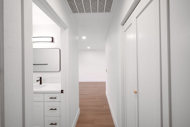 Building Photo - Brand New, Never-Lived-In 2BR/1BA Apartment in Clairemont — Fully Remodeled