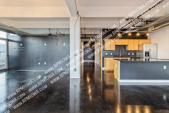 Building Photo - 120 SW 5th St